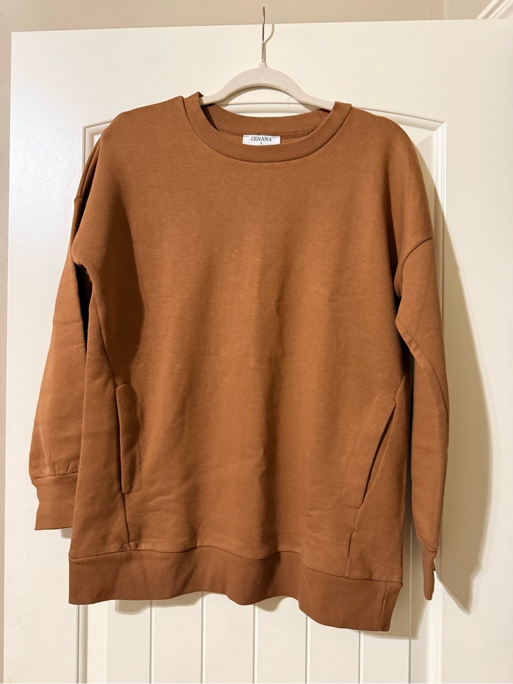 Zenana Women’s Brown Crewneck Sweatshirt. NWOT